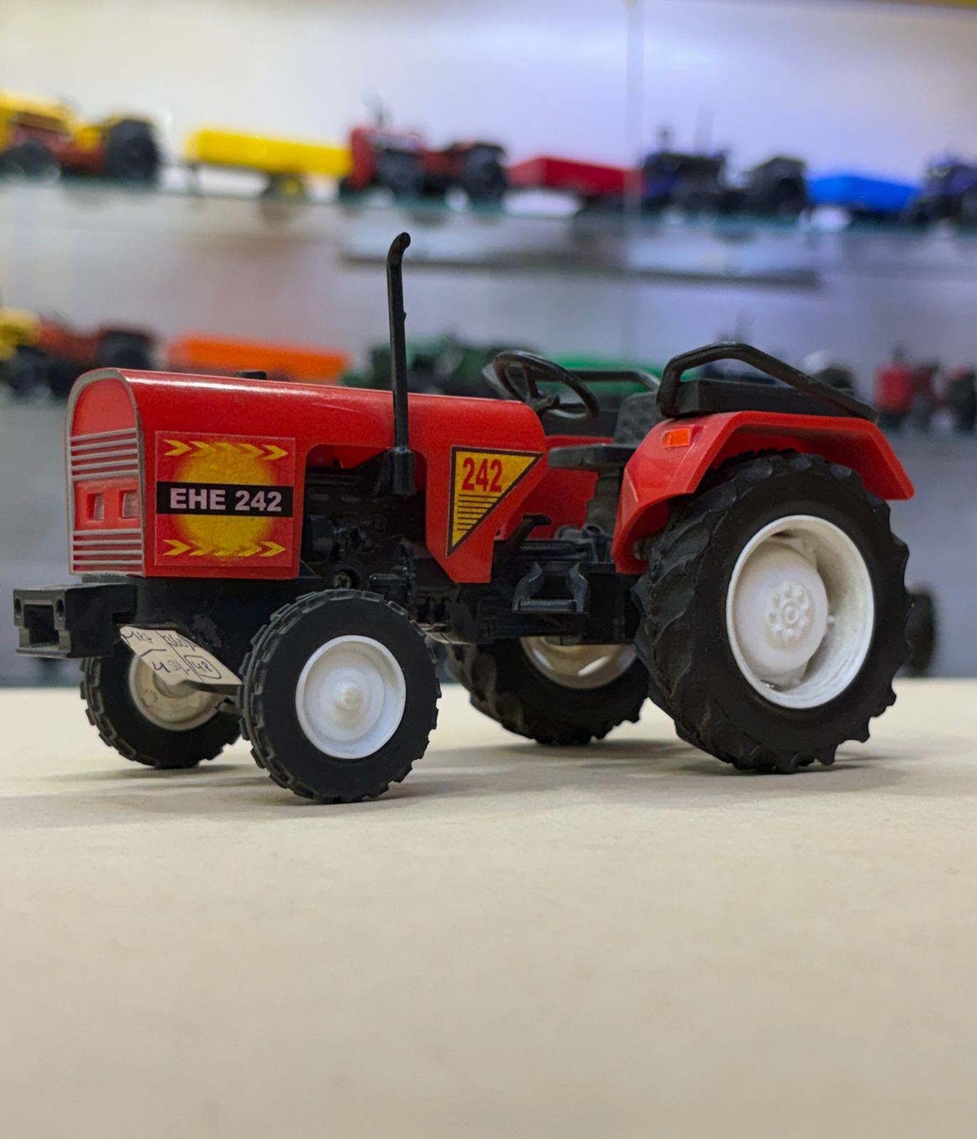 EHE 242 Tractor Centy Toy Model - Image 3