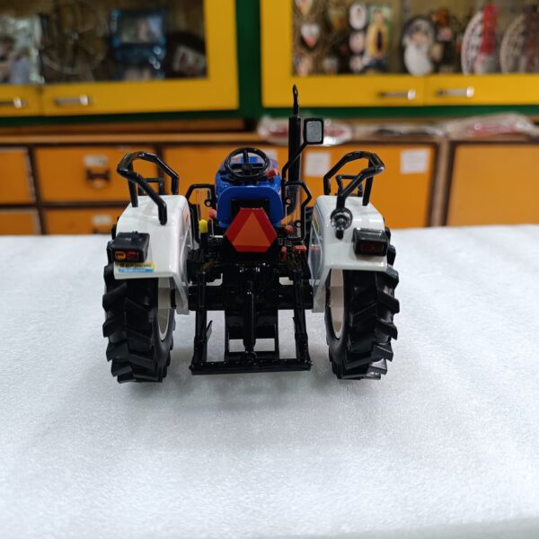 5620 Model Tractor - Image 2