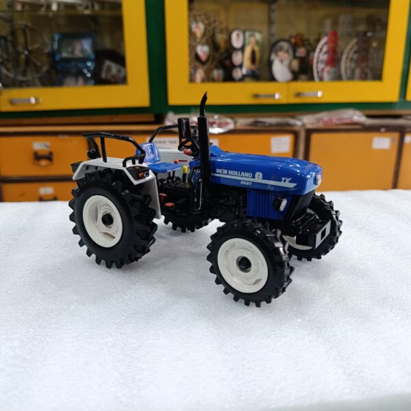 5620 Model Tractor - Image 3