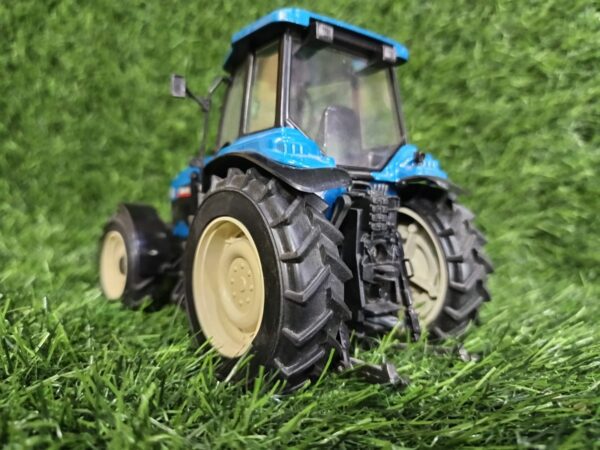 Die-cast 8970 Rare Model Tractor - Image 5