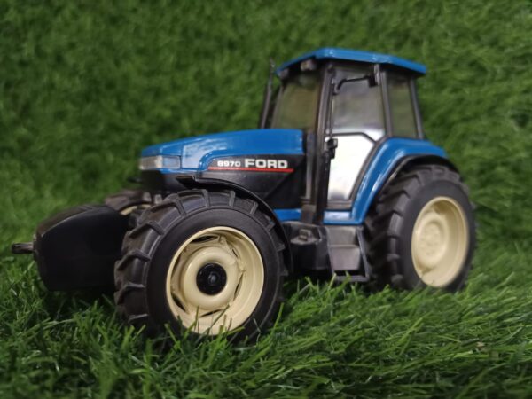 Die-cast 8970 Rare Model Tractor - Image 4