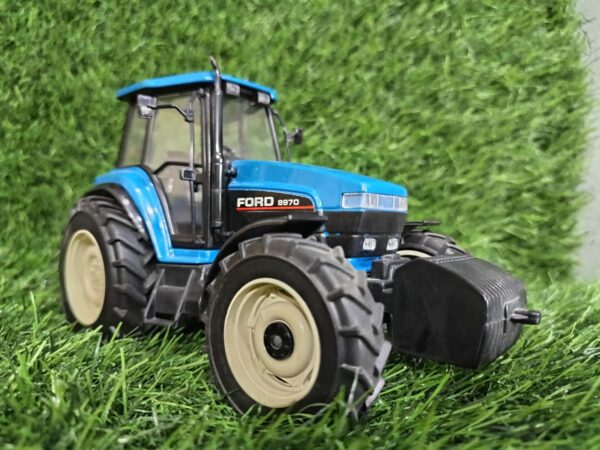 Die-cast 8970 Rare Model Tractor - Image 3