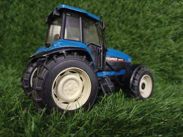 Die-cast 8970 Rare Model Tractor - Image 2
