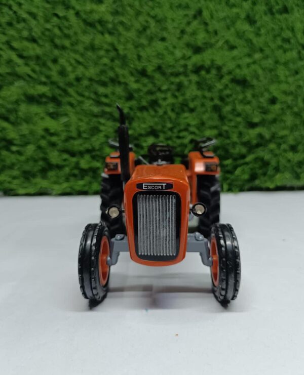 ES 37 Model Tractor With Handmade Bonnet - Image 4