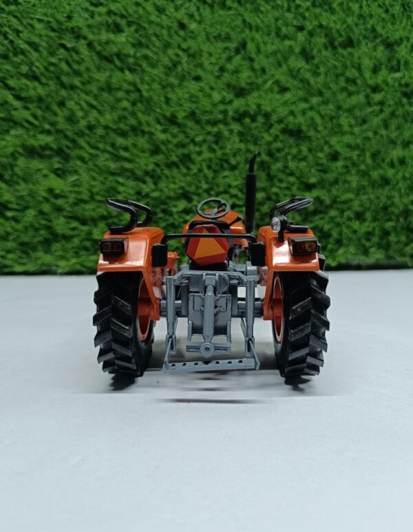 ES 37 Model Tractor With Handmade Bonnet - Image 3