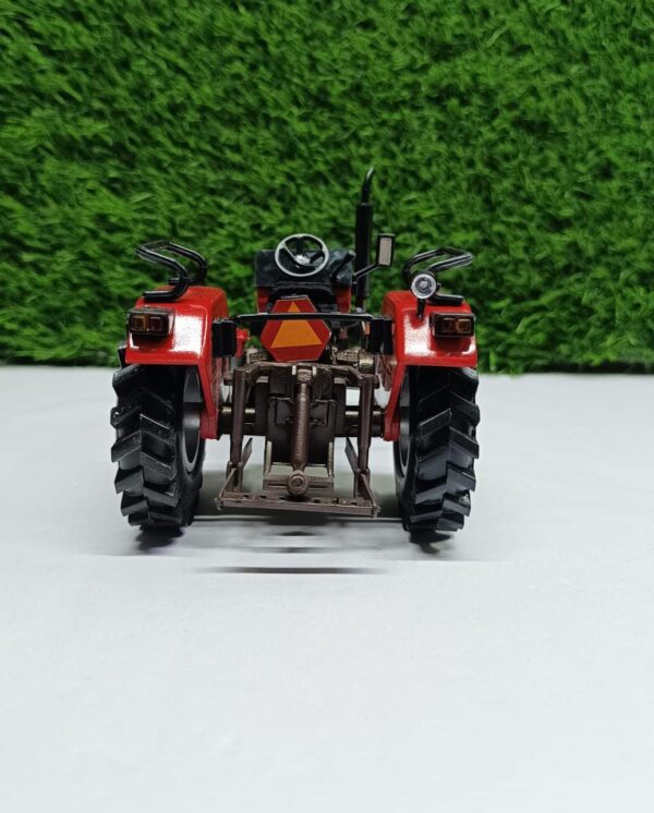 Smart 9500 Model Tractor With Handmade Bonnet - Image 2