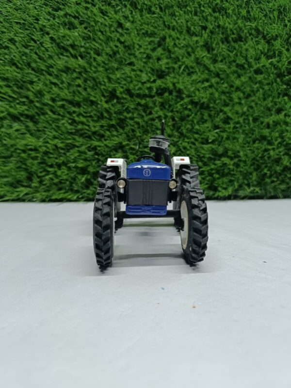 3630 4WD Model Tractor - Image 4