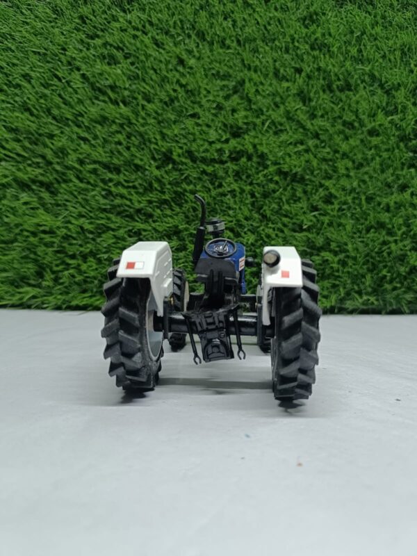 3630 4WD Model Tractor - Image 3