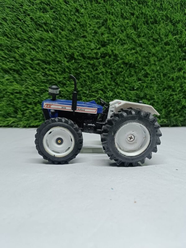 3630 4WD Model Tractor - Image 5