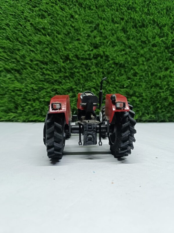 9000 4WD Model Tractor - Image 3