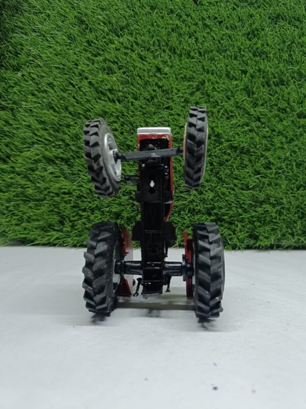 9000 4WD Model Tractor - Image 2