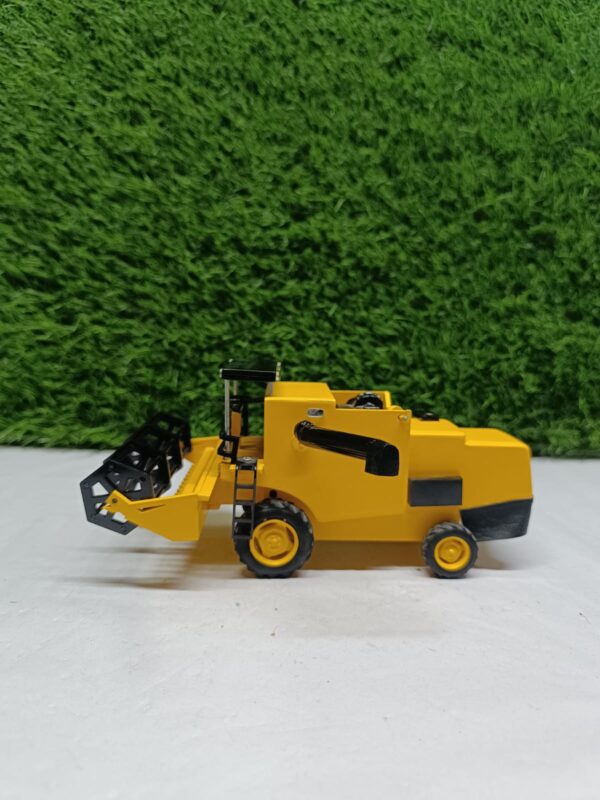 Harvester Model- Small  - Image 5