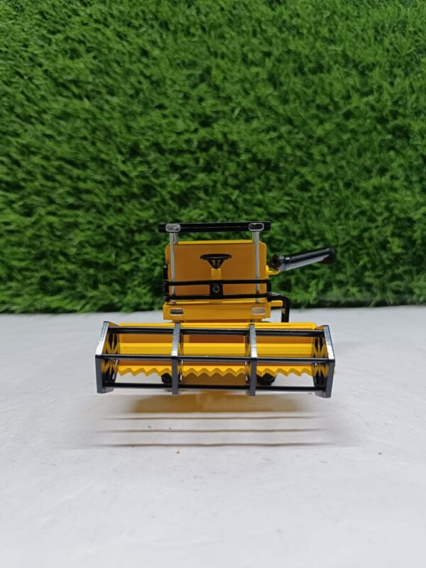 Harvester Model- Small  - Image 3
