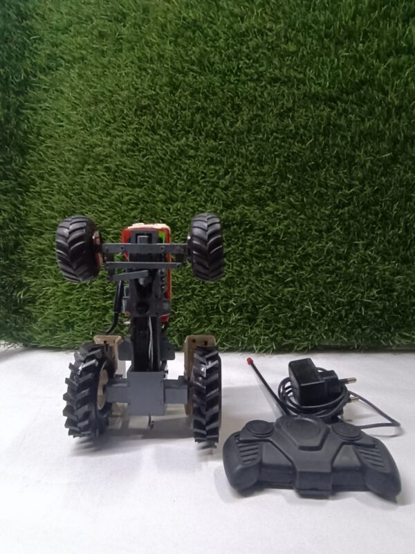 855 NS Wireless Remote Control Model Tractor - Image 3