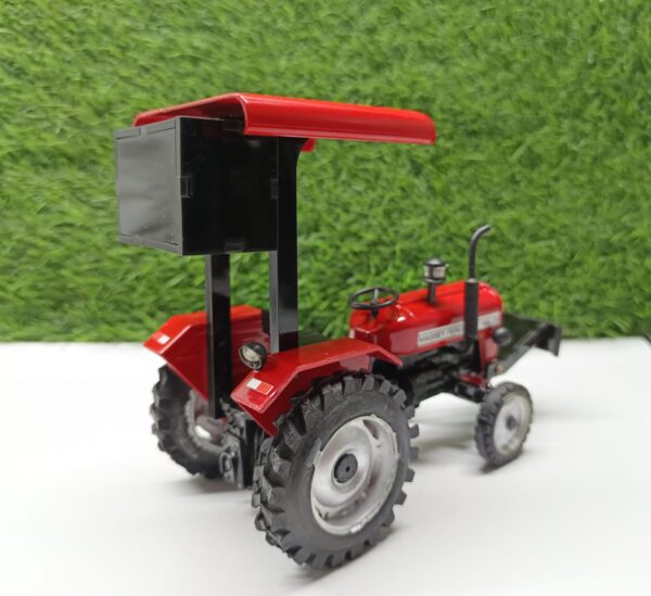 1035 Modified Model Tractor - Image 2